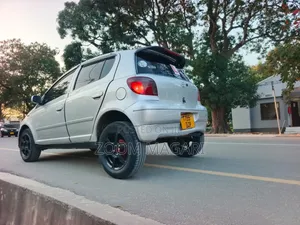 Toyota Vitz 2004 Silver