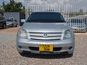 Toyota IST 2004 Silver