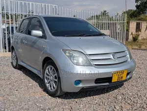 Toyota IST 2004 Silver