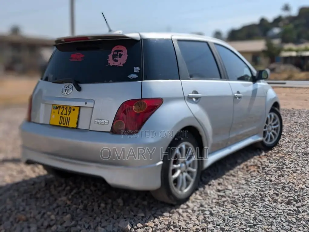 Toyota IST 2004 Silver