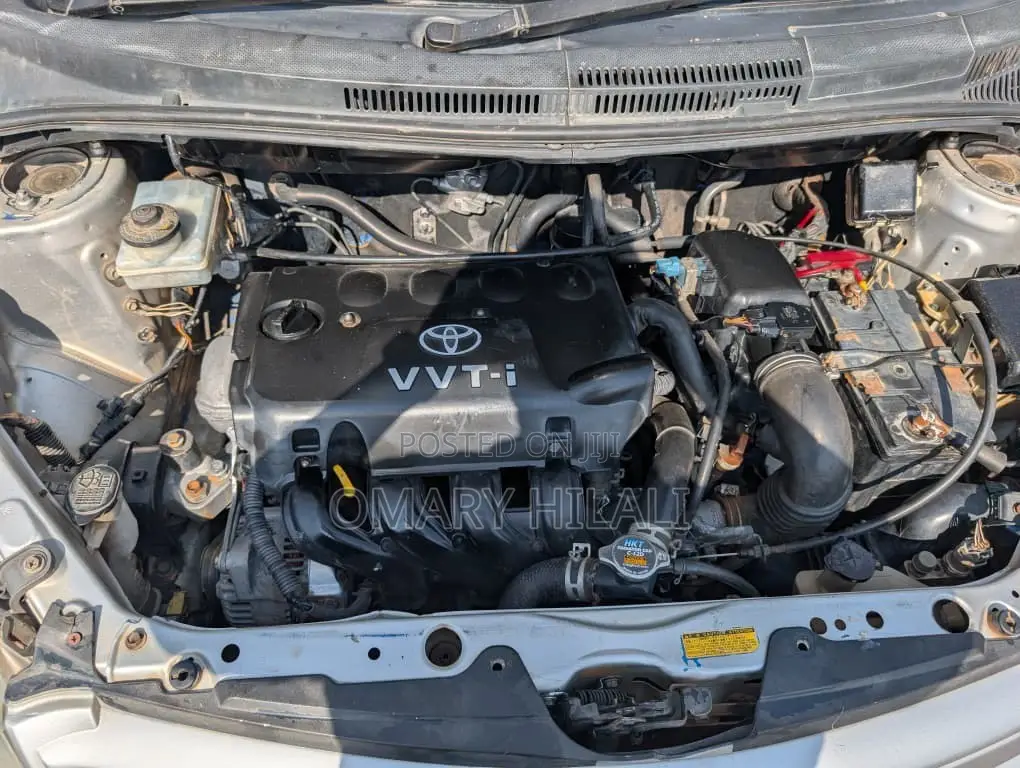 Toyota IST 2004 Silver