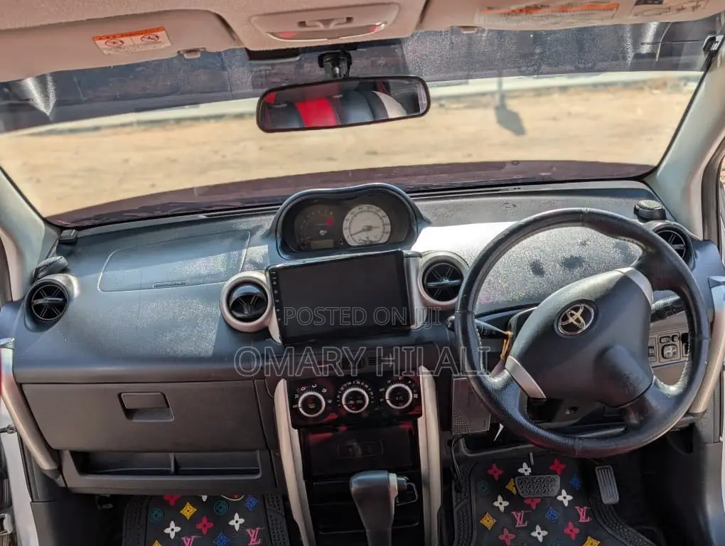 Toyota IST 2004 Silver