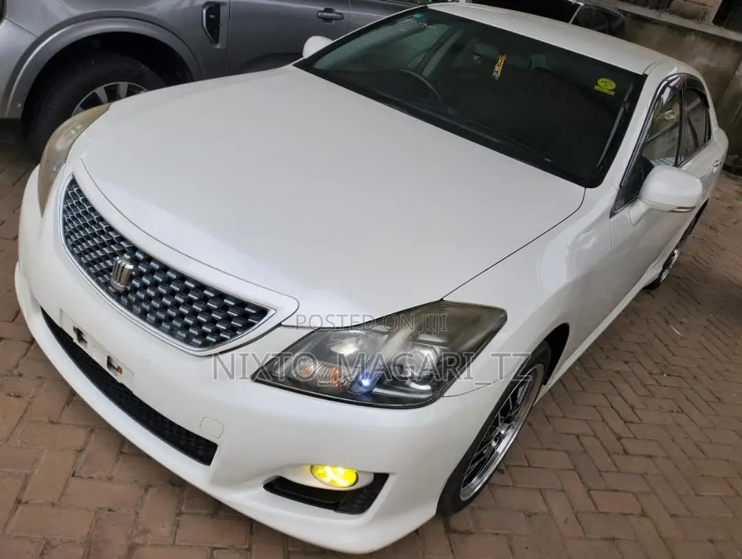 Toyota Crown 2009 White