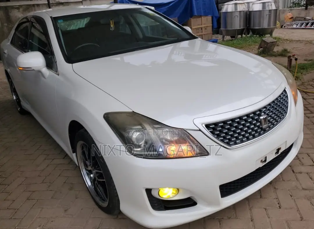 Toyota Crown 2009 White