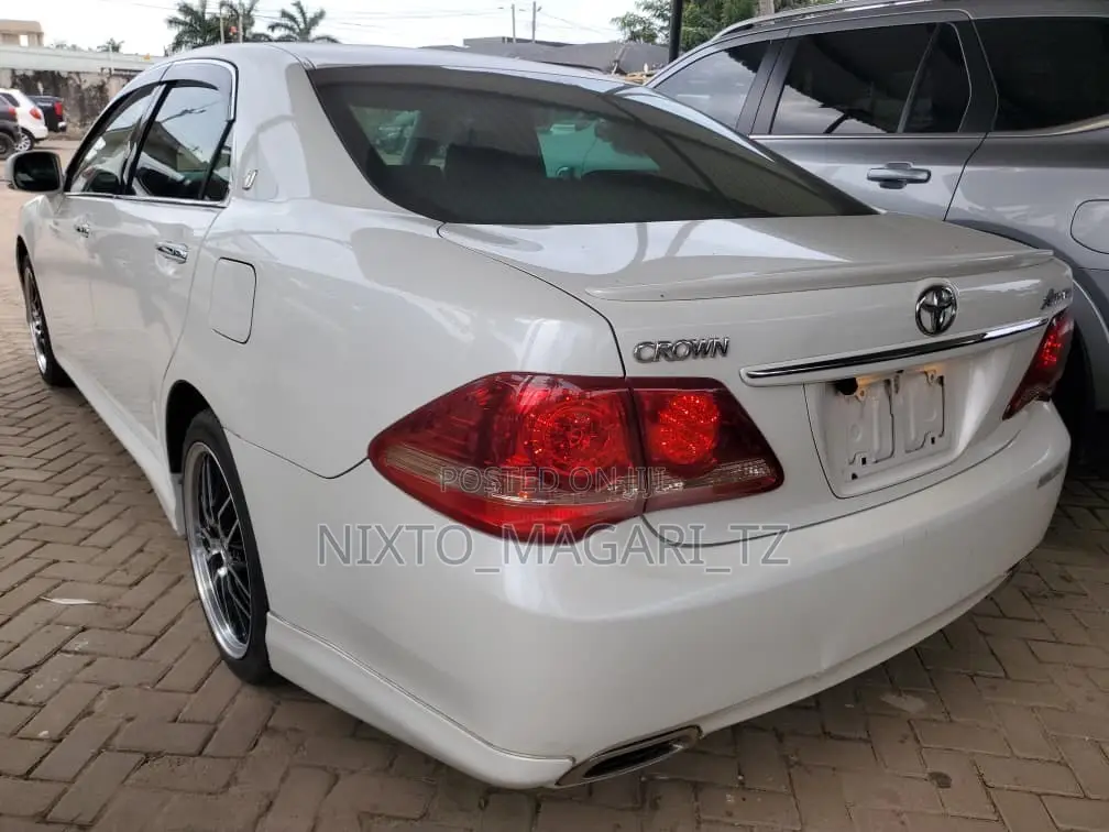 Toyota Crown 2009 White