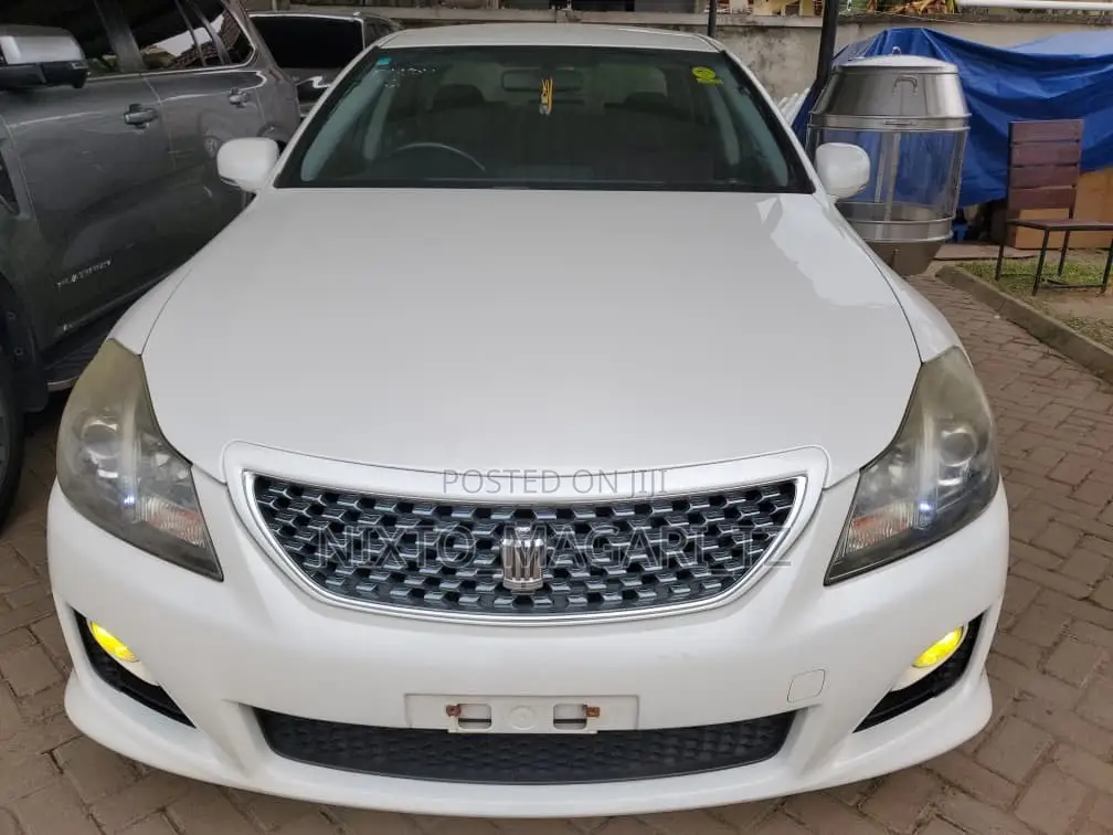 Toyota Crown 2009 White