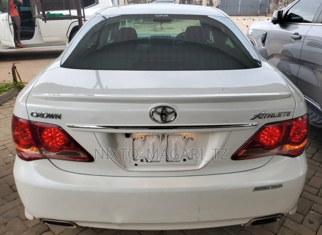 Toyota Crown 2009 White