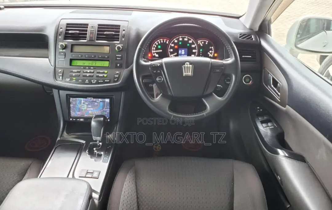 Toyota Crown 2009 White