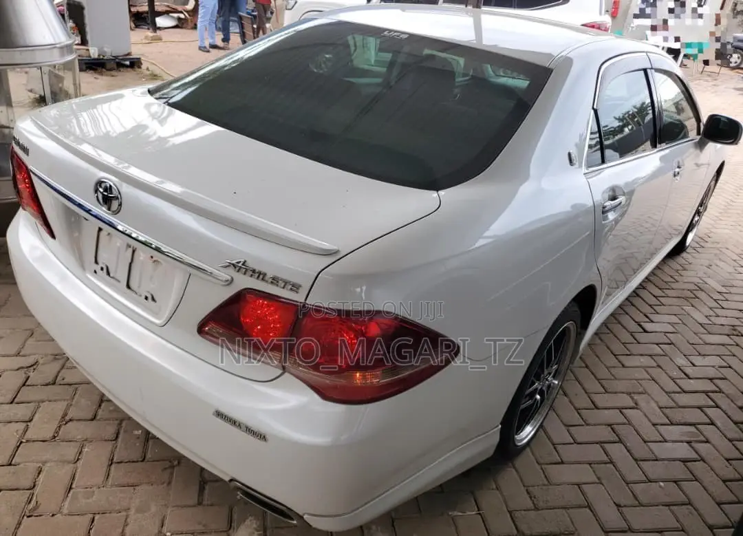 Toyota Crown 2009 White