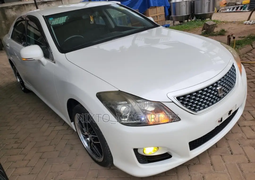 Toyota Crown 2009 White