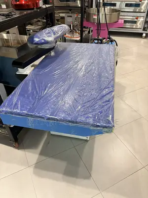Industrial Ironing Table With Steam Generator