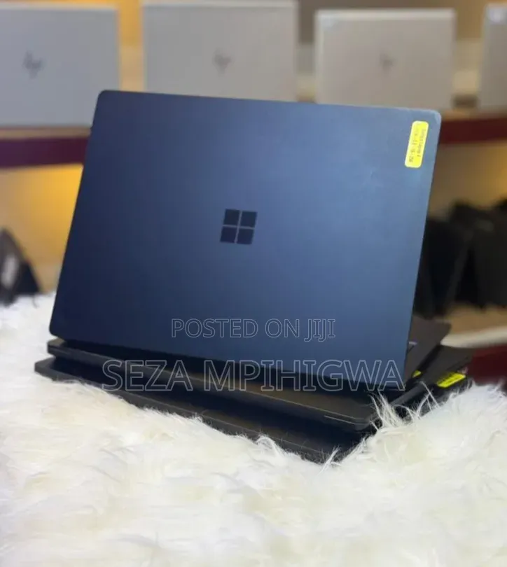 New Laptop Microsoft 16GB Intel Core i7 SSD 256GB