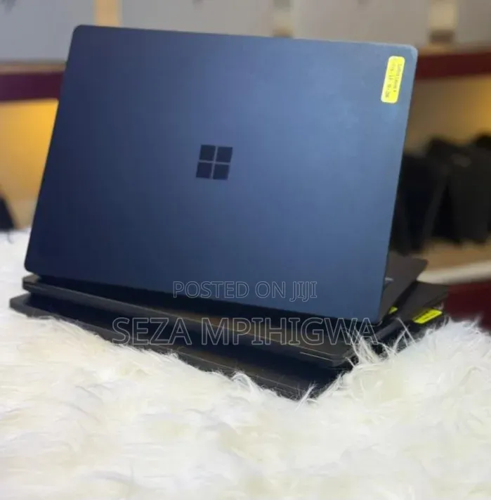 New Laptop Microsoft 16GB Intel Core i7 SSD 256GB