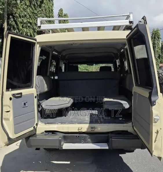 Toyota Land Cruiser 2010 Beige