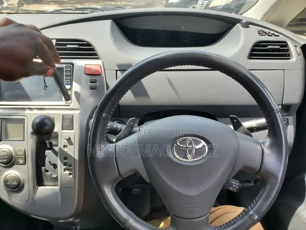 Toyota Ractis 2007 Blue