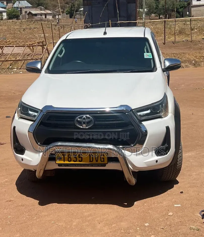 Toyota Hilux 2020 Gray