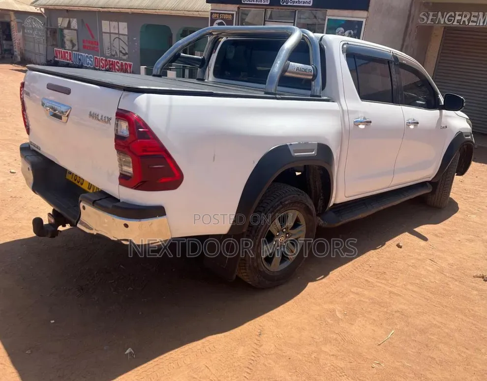 Toyota Hilux 2020 Gray