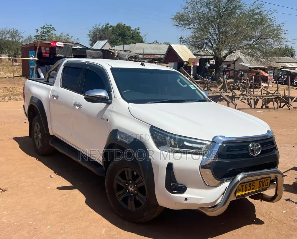 Toyota Hilux 2020 Gray