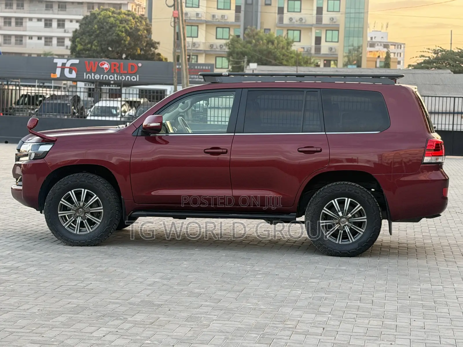 Toyota Land Cruiser 4.6 V8 AX 2017 Maroon