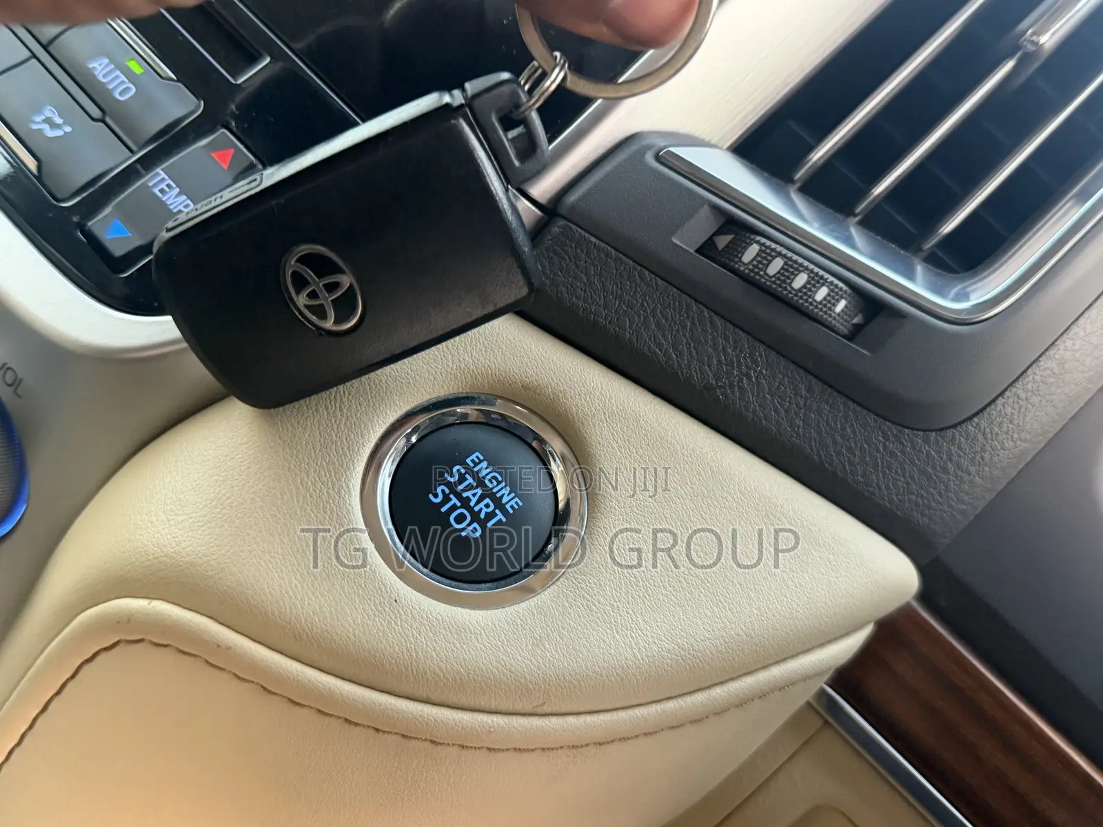 Toyota Land Cruiser 4.6 V8 AX 2017 Maroon