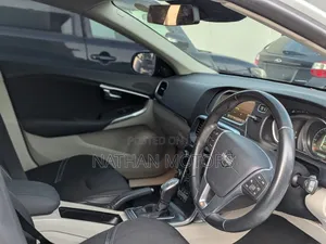 Volvo V40 2016