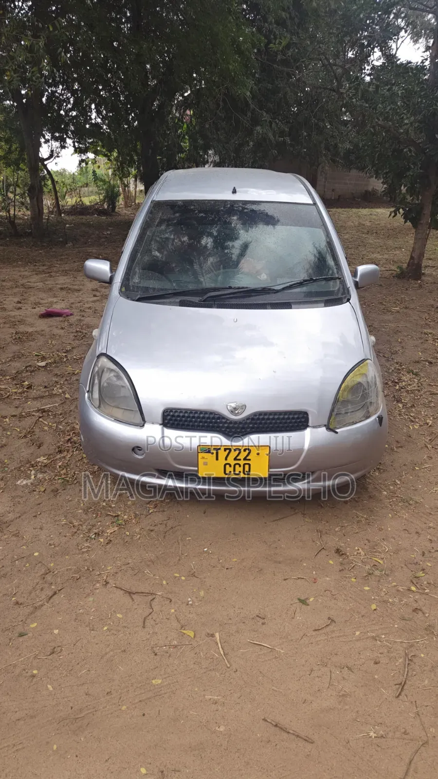 Toyota Vitz 2000 Silver