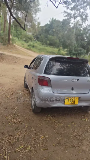 Toyota Vitz 2000 Silver