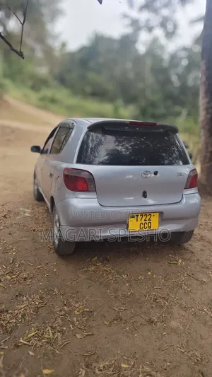 Toyota Vitz 2000 Silver