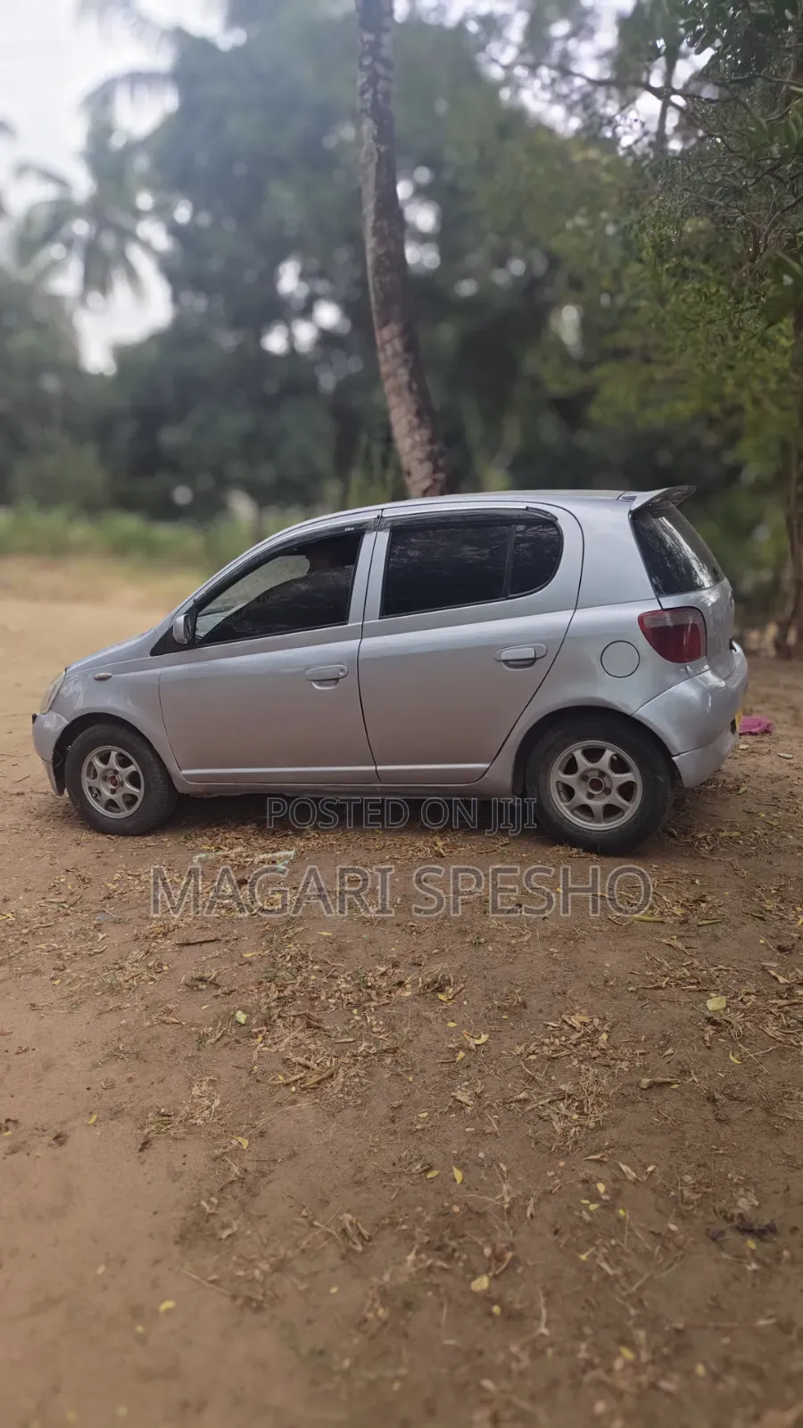 Toyota Vitz 2000 Silver