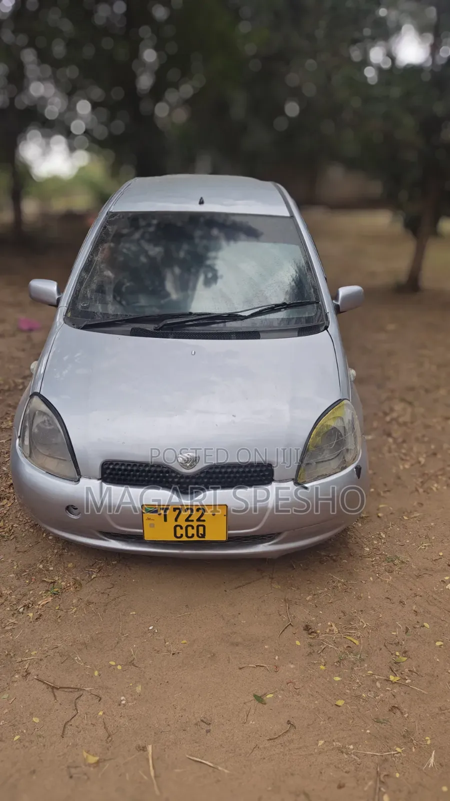 Toyota Vitz 2000 Silver