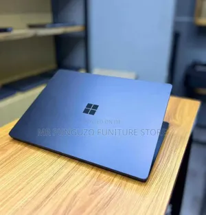 New Laptop Microsoft Surface 16GB Intel Core i5 SSD 256GB