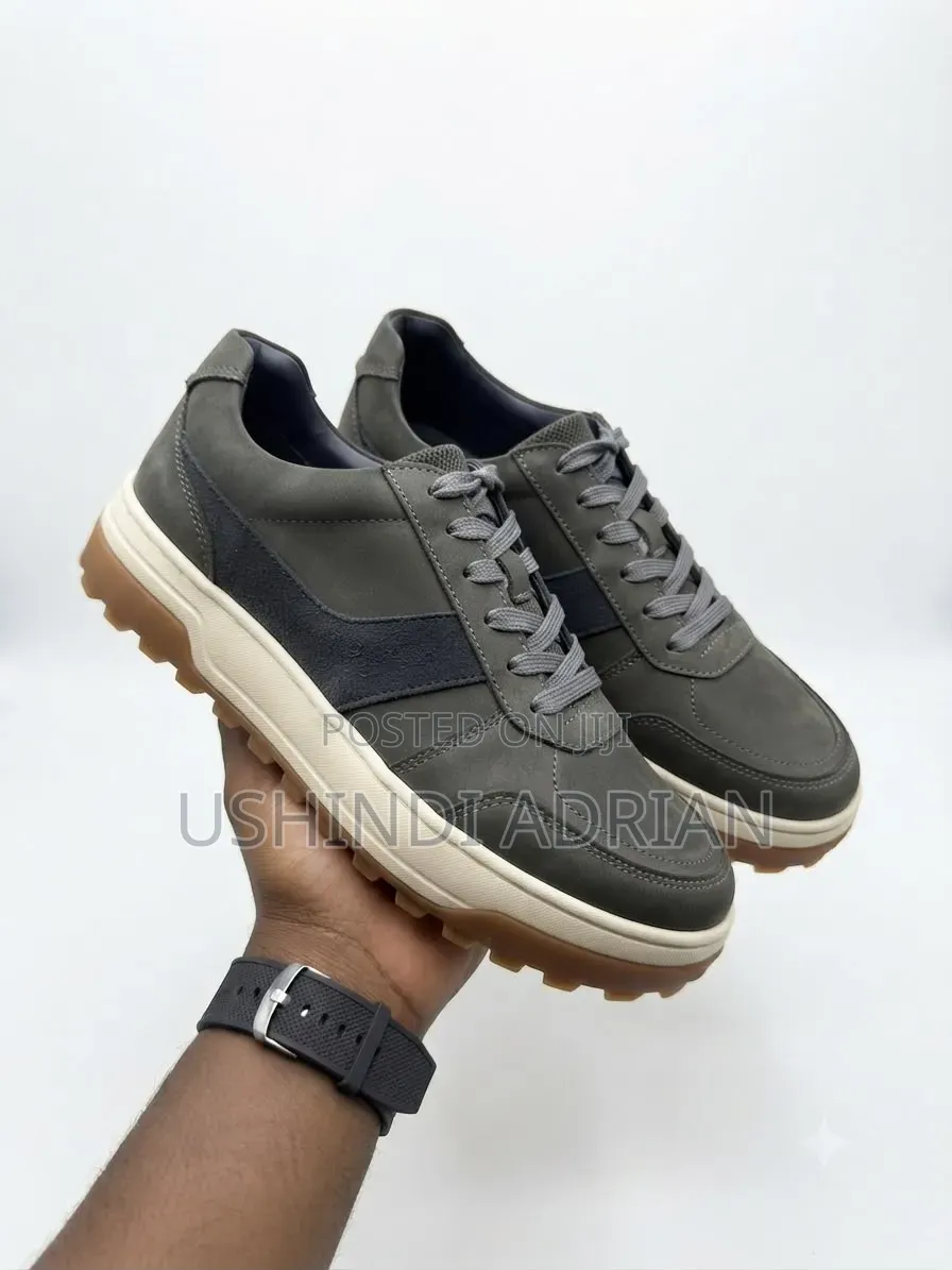 Clarks Signature Shoes📦full Boxed👞size: 40–45💰price: 130,000/= TSH