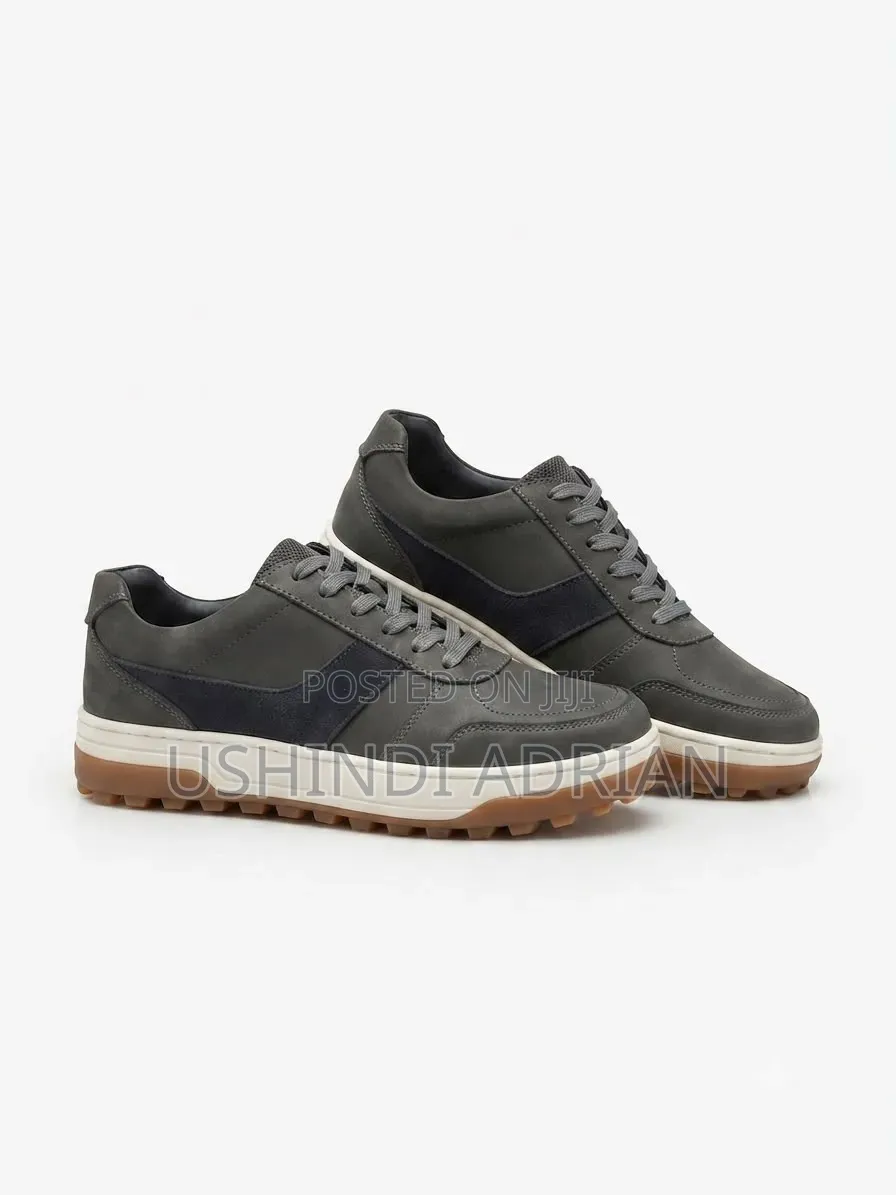 Clarks Signature Shoes📦full Boxed👞size: 40–45💰price: 130,000/= TSH