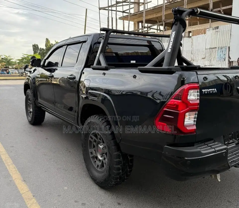 Toyota Hilux 2022 Black