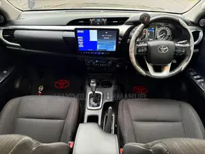 Toyota Hilux 2022 Black