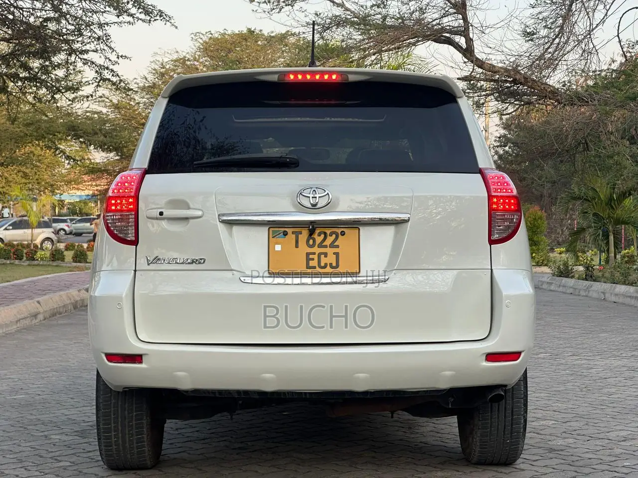 Toyota Vanguard 2009 White