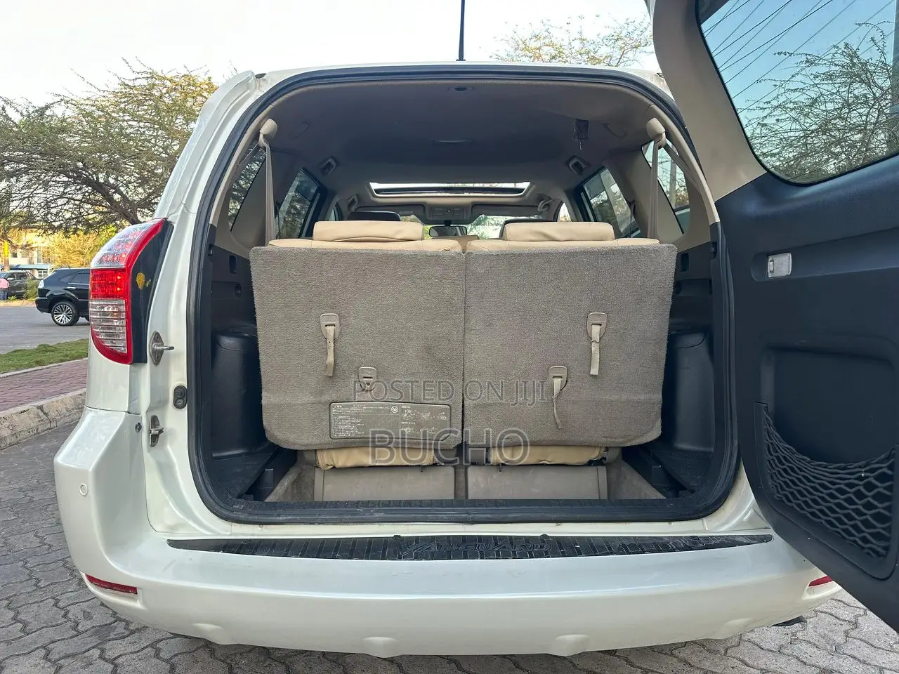 Toyota Vanguard 2009 White