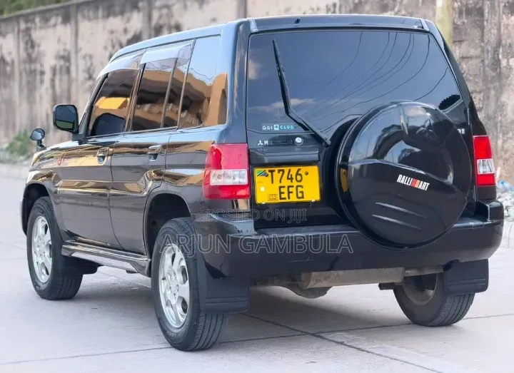 Mitsubishi Pajero 2001 Black