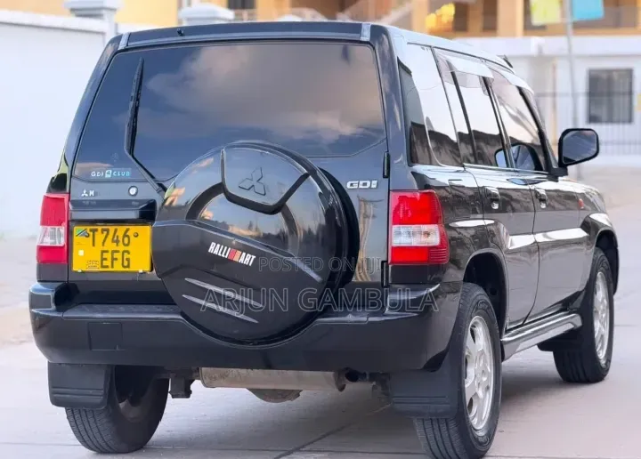 Mitsubishi Pajero 2001 Black