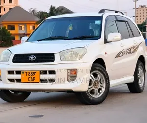 Toyota RAV4 Automatic 2003 White
