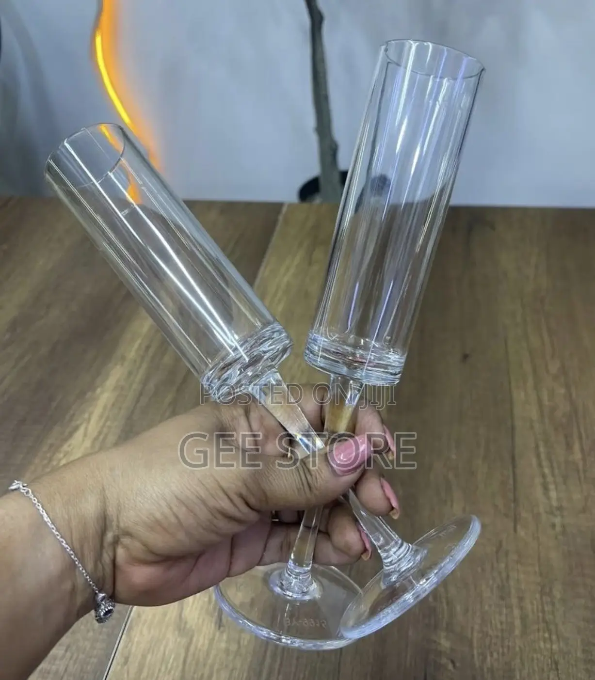 Elegant Clear Glass Champagne Flutes