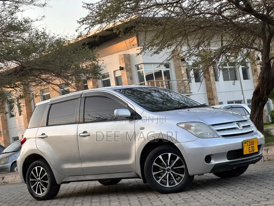 Toyota IST 2003 Silver