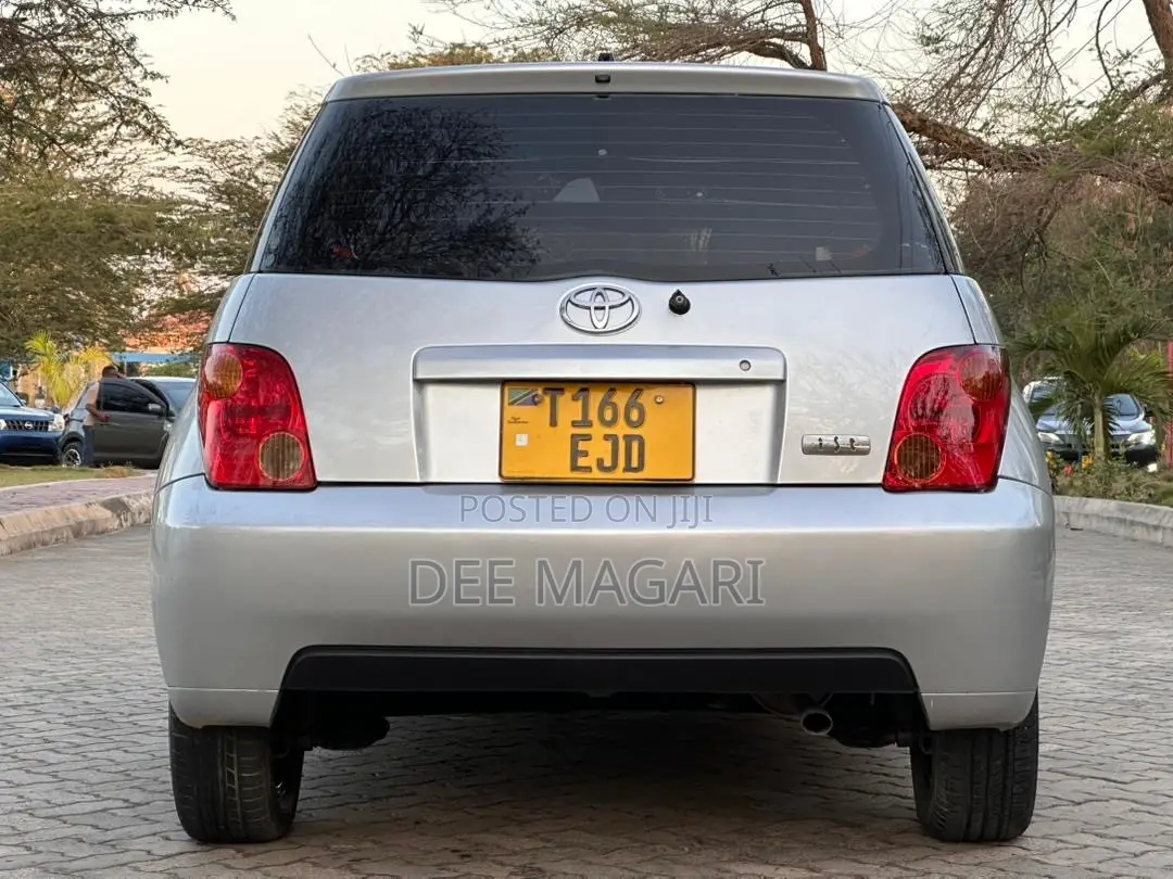 Toyota IST 2003 Silver