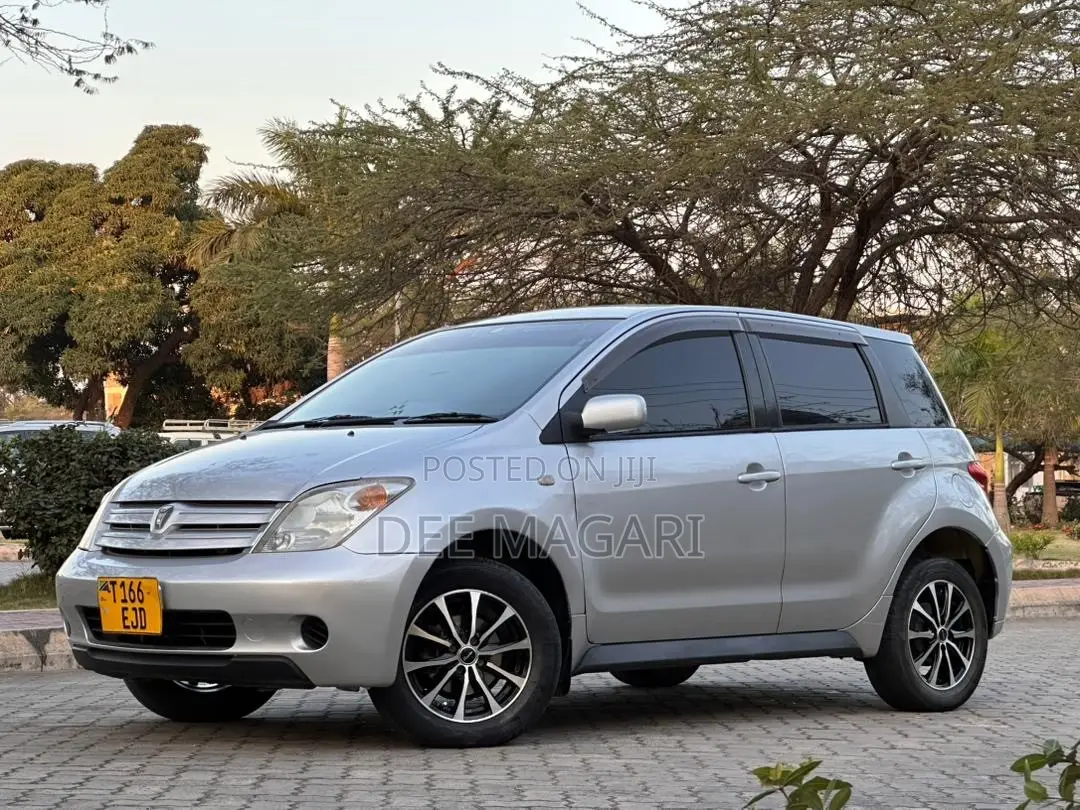 Toyota IST 2003 Silver