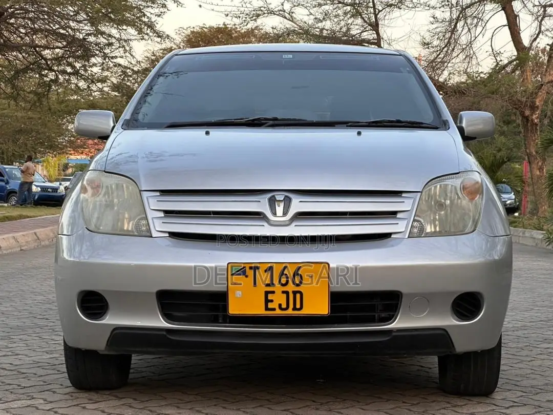 Toyota IST 2003 Silver