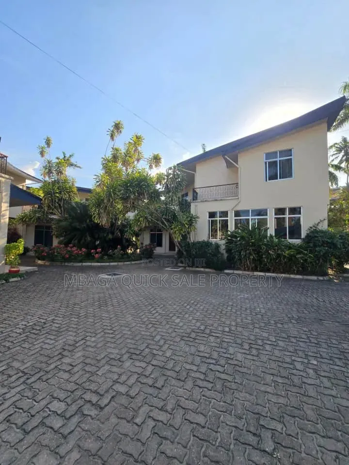 Furnished 4bdrm Villa in Mikocheni for rent