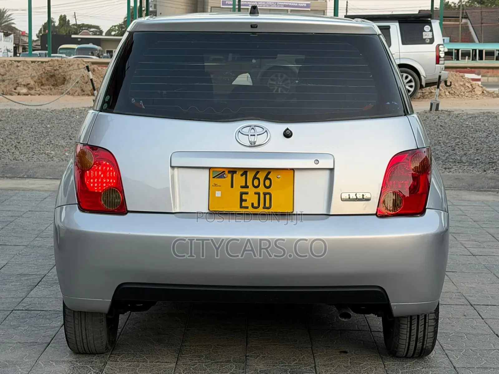 Toyota IST 2004 Silver