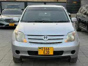 Toyota IST 2004 Silver