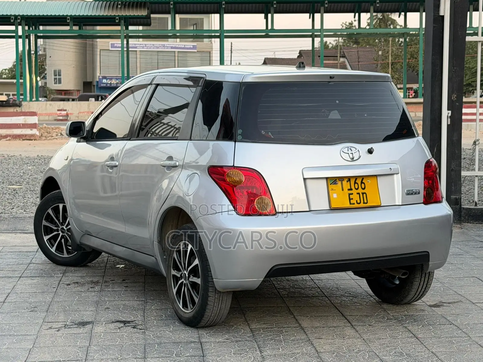 Toyota IST 2004 Silver