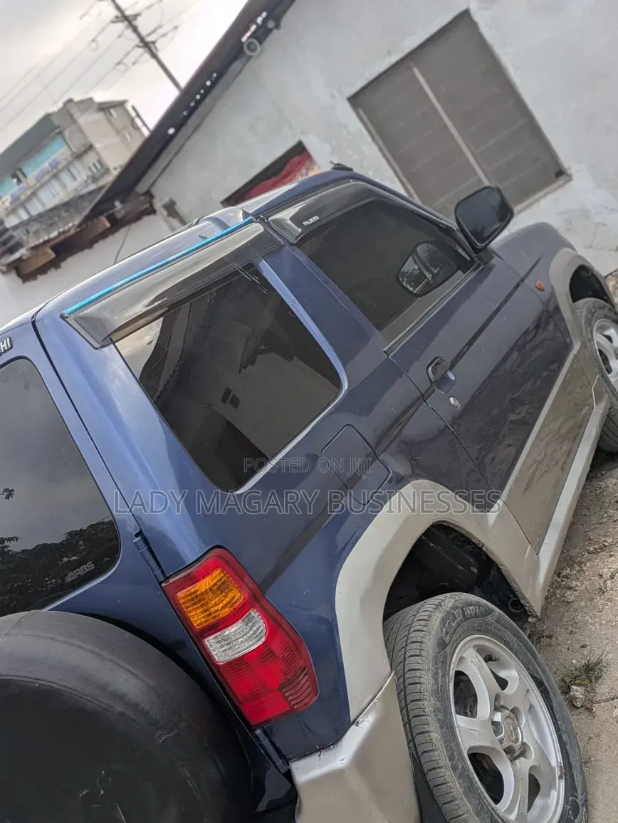 Mitsubishi Pajero Junior 1998 Blue